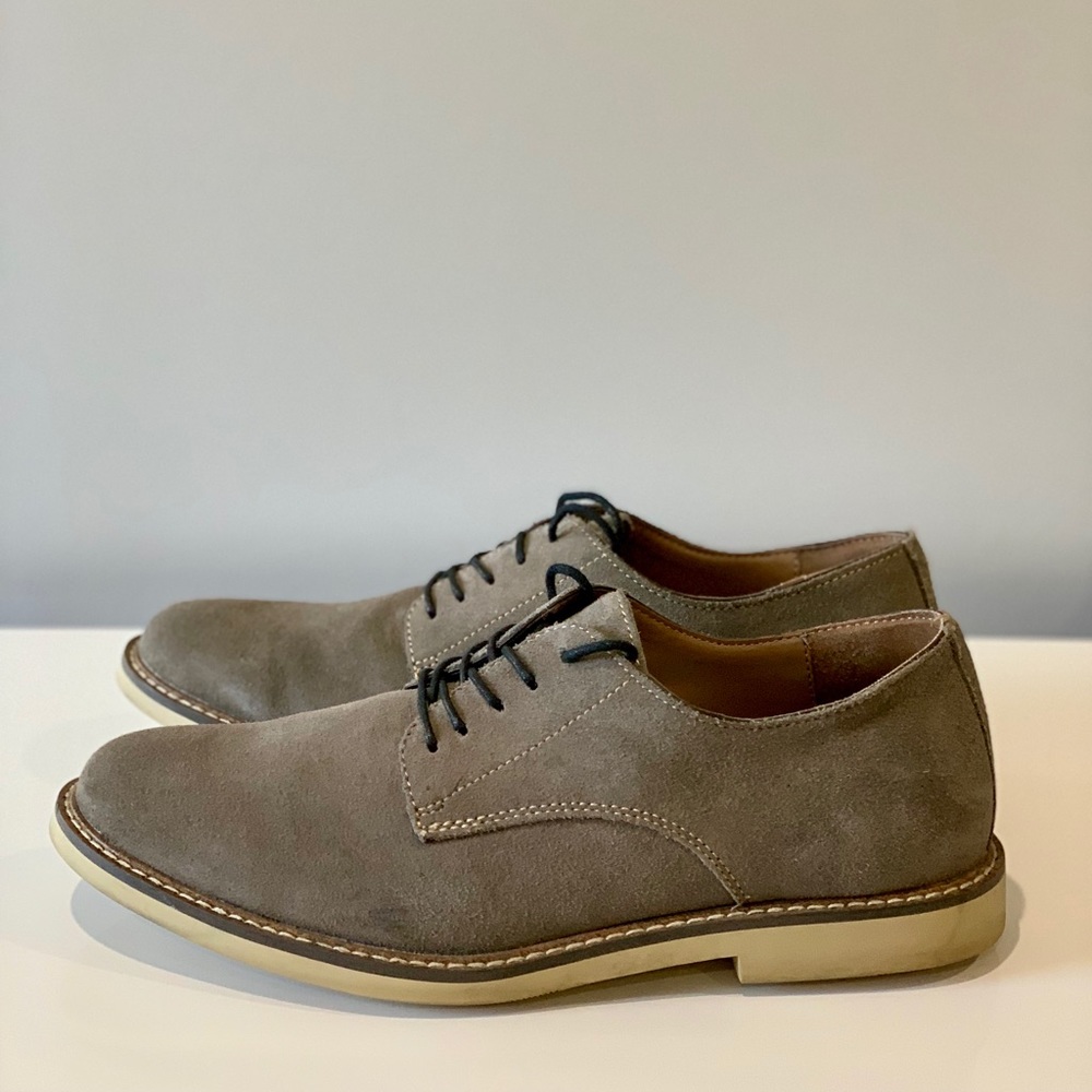 Men’s Size 9.5 Light Gray Suede Shoes! Like New!!